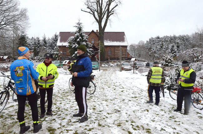 Piechurzy w bajkowym lesie (zdjęcia)