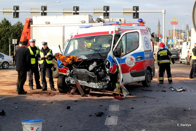 Skrzyżowanie przy Trapezie zablokowane! (zdjęcia)  !