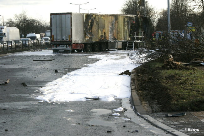 Skrzyżowanie przy Trapezie zablokowane! (zdjęcia)  !