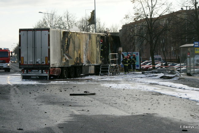 Skrzyżowanie przy Trapezie zablokowane! (zdjęcia)  !