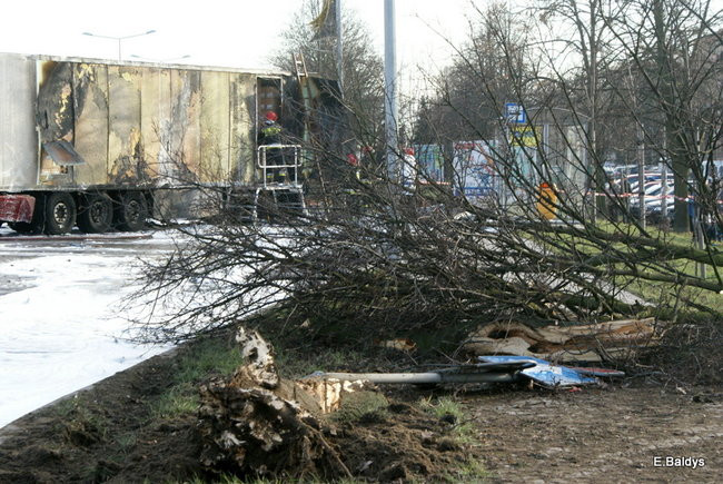 Skrzyżowanie przy Trapezie zablokowane! (zdjęcia)  !