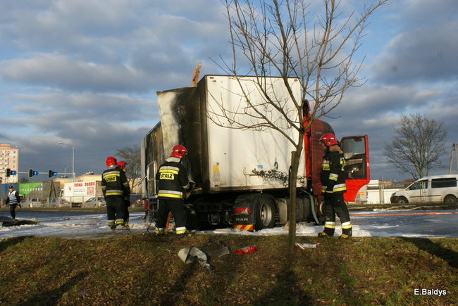 Skrzyżowanie przy Trapezie zablokowane! (zdjęcia)  !