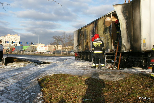 Skrzyżowanie przy Trapezie zablokowane! (zdjęcia)  !