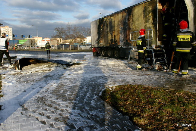 Skrzyżowanie przy Trapezie zablokowane! (zdjęcia)  !