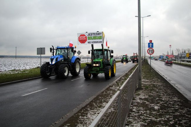Ciągniki blokują Leszno! (zdjęcia i wideo)