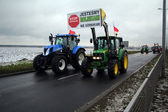 Ciągniki blokują Leszno! (zdjęcia i wideo)
