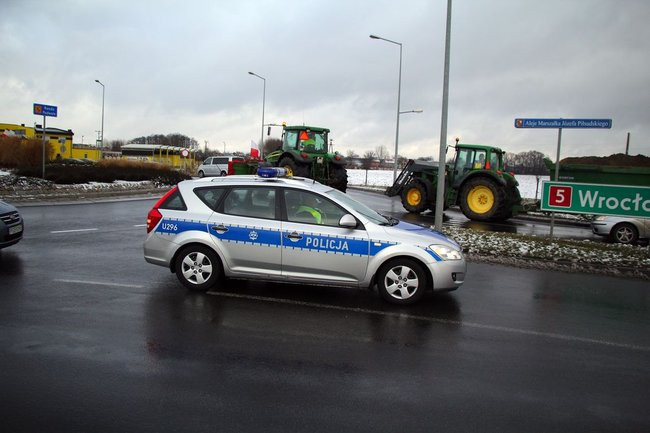 Ciągniki blokują Leszno! (zdjęcia i wideo)