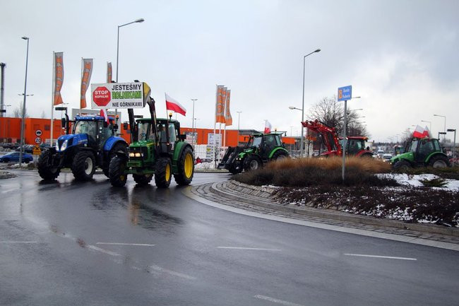Ciągniki blokują Leszno! (zdjęcia i wideo)