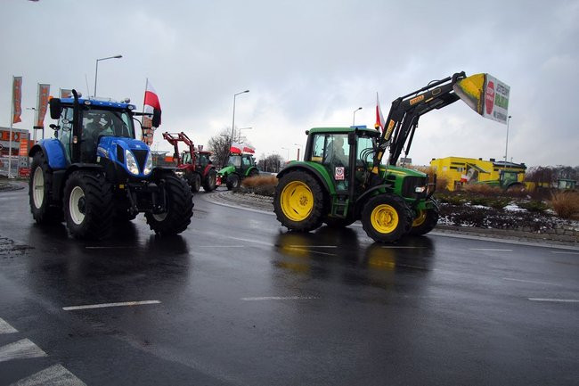 Ciągniki blokują Leszno! (zdjęcia i wideo)
