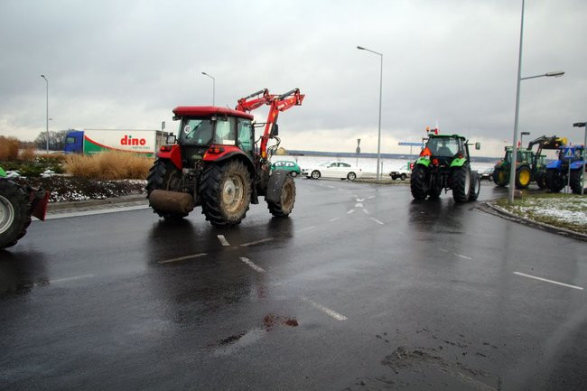 Ciągniki blokują Leszno! (zdjęcia i wideo)