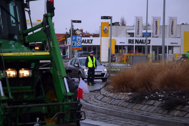 Ciągniki blokują Leszno! (zdjęcia i wideo)