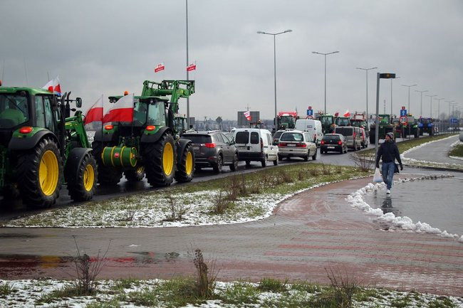 Ciągniki blokują Leszno! (zdjęcia i wideo)