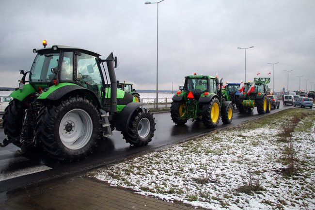 Ciągniki blokują Leszno! (zdjęcia i wideo)