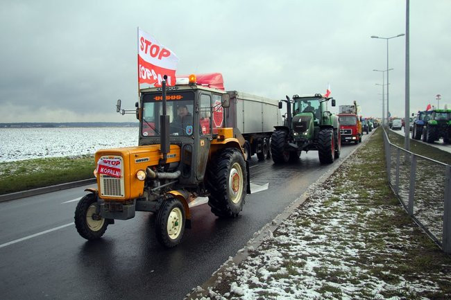 Ciągniki blokują Leszno! (zdjęcia i wideo)