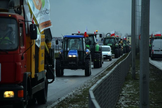 Ciągniki blokują Leszno! (zdjęcia i wideo)
