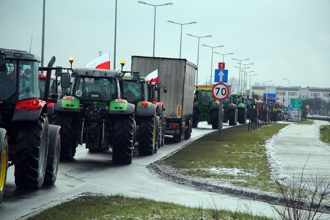 Ciągniki blokują Leszno! (zdjęcia i wideo)