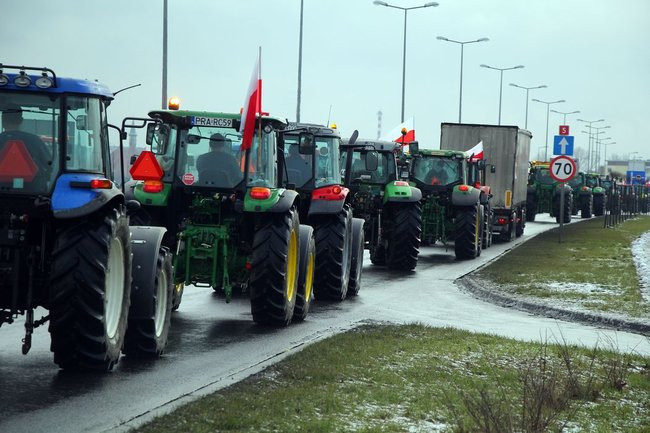 Ciągniki blokują Leszno! (zdjęcia i wideo)