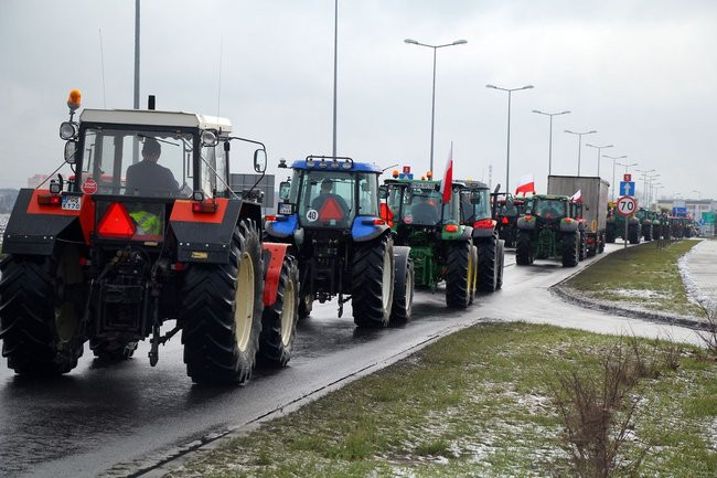 Ciągniki blokują Leszno! (zdjęcia i wideo)