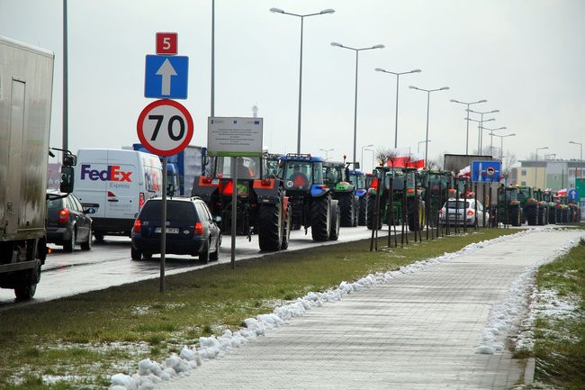 Ciągniki blokują Leszno! (zdjęcia i wideo)