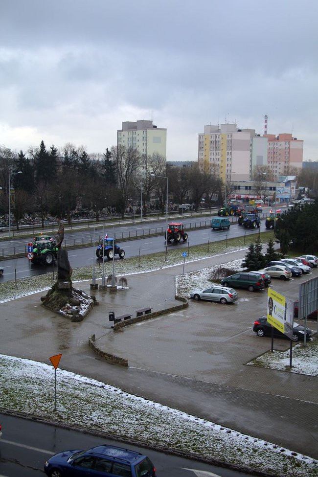 Ciągniki blokują Leszno! (zdjęcia i wideo)
