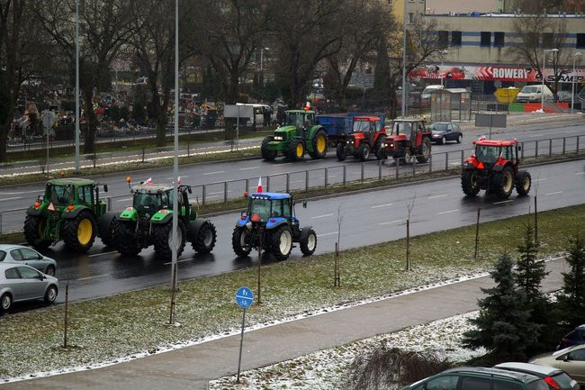 Ciągniki blokują Leszno! (zdjęcia i wideo)