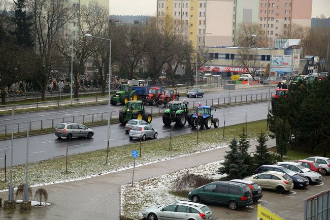 Ciągniki blokują Leszno! (zdjęcia i wideo)
