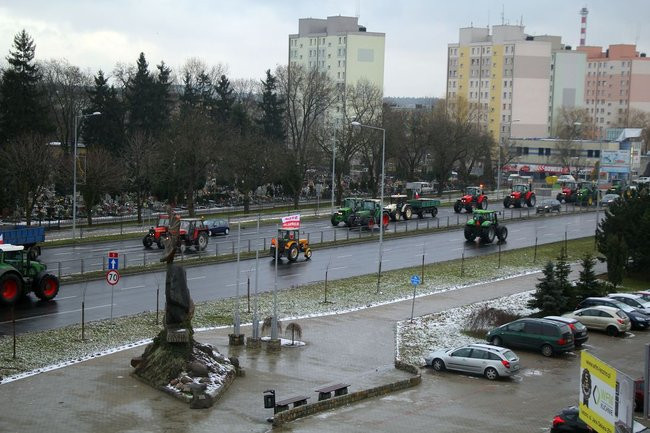 Ciągniki blokują Leszno! (zdjęcia i wideo)
