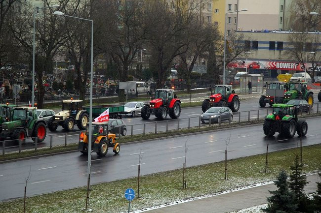 Ciągniki blokują Leszno! (zdjęcia i wideo)
