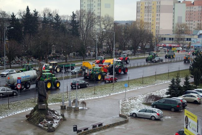 Ciągniki blokują Leszno! (zdjęcia i wideo)