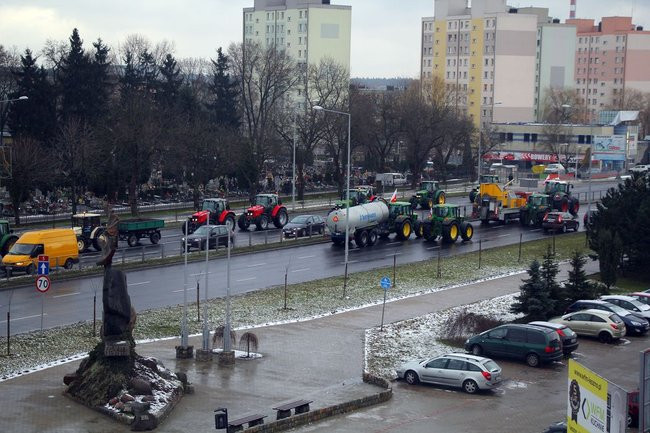 Ciągniki blokują Leszno! (zdjęcia i wideo)