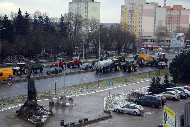 Ciągniki blokują Leszno! (zdjęcia i wideo)