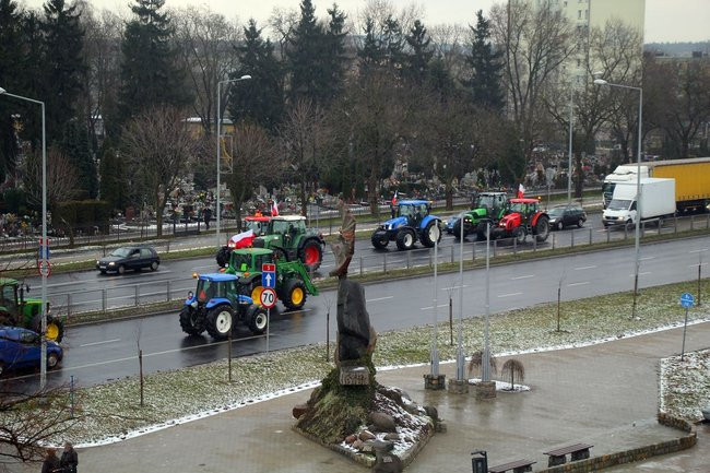 Ciągniki blokują Leszno! (zdjęcia i wideo)