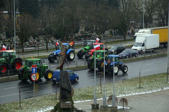 Ciągniki blokują Leszno! (zdjęcia i wideo)