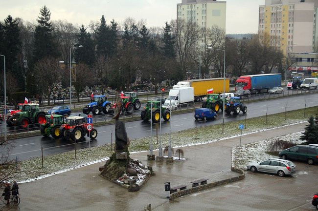 Ciągniki blokują Leszno! (zdjęcia i wideo)