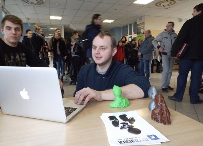 Skanowanie ludzi w PWSZ (zdjęcia)