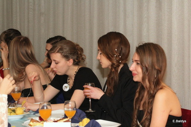 Poloneza czas zacząć. Studniówka III LO (zdjęcia)