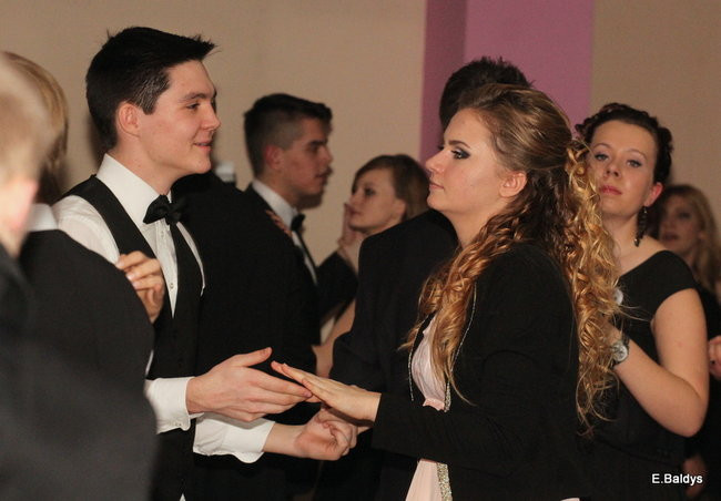 Poloneza czas zacząć. Studniówka III LO (zdjęcia)