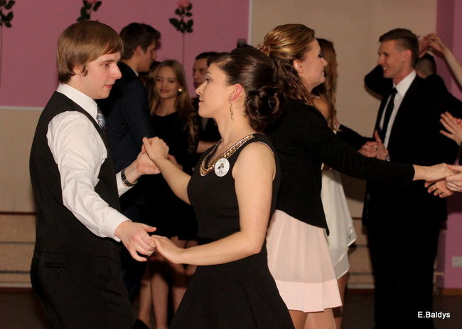 Poloneza czas zacząć. Studniówka III LO (zdjęcia)