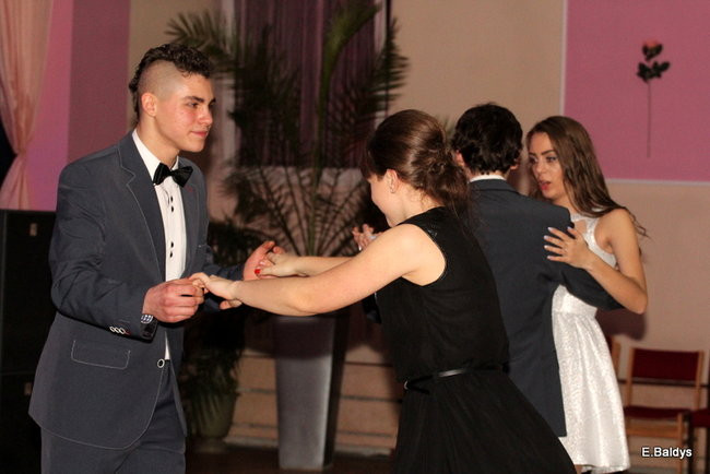 Poloneza czas zacząć. Studniówka III LO (zdjęcia)