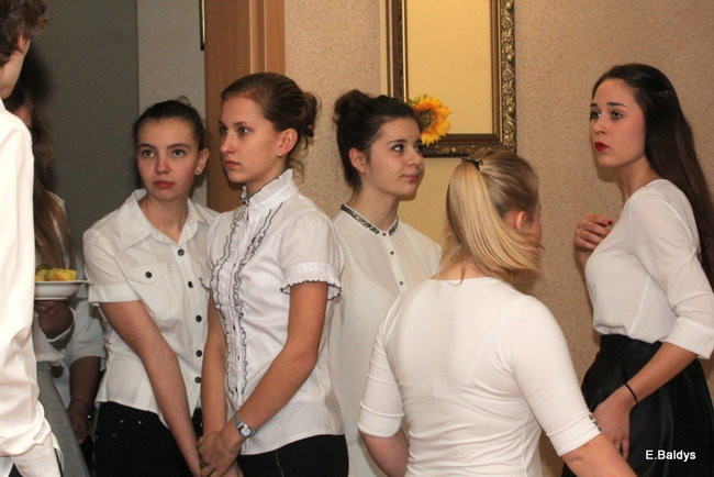 Poloneza czas zacząć. Studniówka III LO (zdjęcia)