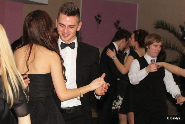 Poloneza czas zacząć. Studniówka III LO (zdjęcia)