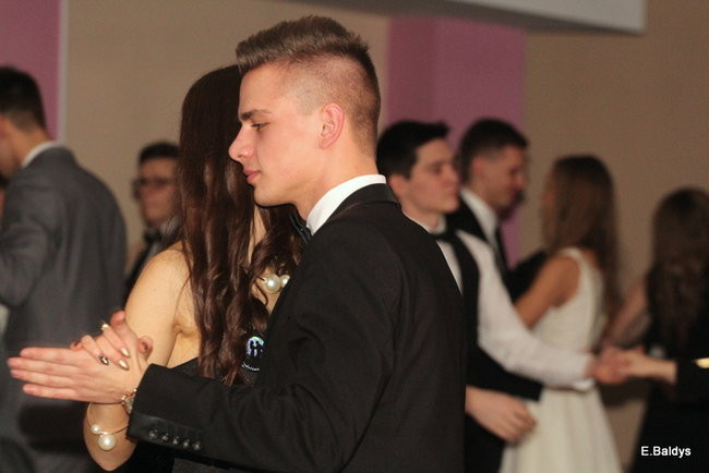 Poloneza czas zacząć. Studniówka III LO (zdjęcia)