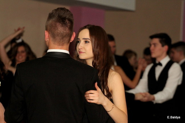 Poloneza czas zacząć. Studniówka III LO (zdjęcia)