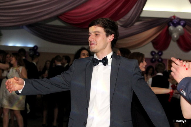 Poloneza czas zacząć. Studniówka III LO (zdjęcia)