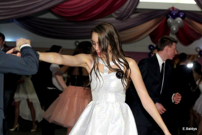 Poloneza czas zacząć. Studniówka III LO (zdjęcia)