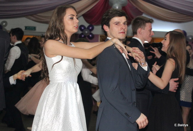 Poloneza czas zacząć. Studniówka III LO (zdjęcia)