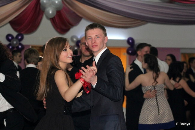 Poloneza czas zacząć. Studniówka III LO (zdjęcia)