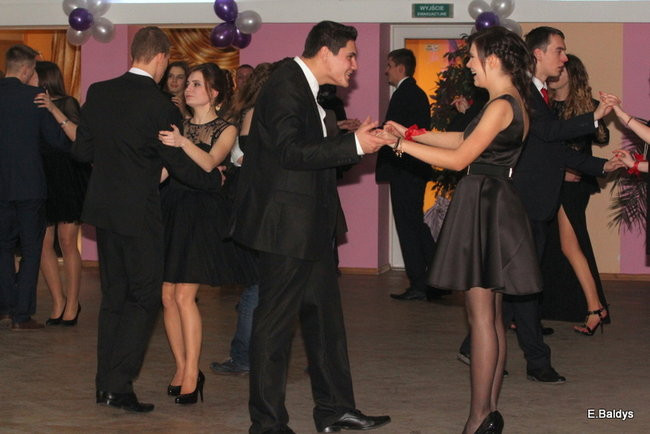 Poloneza czas zacząć. Studniówka III LO (zdjęcia)