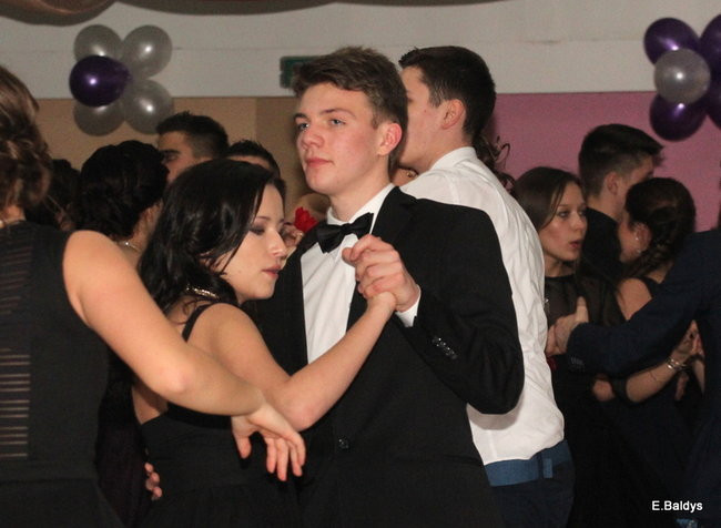 Poloneza czas zacząć. Studniówka III LO (zdjęcia)