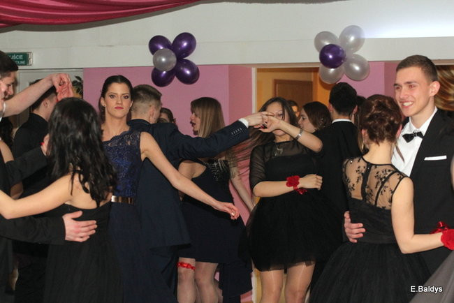 Poloneza czas zacząć. Studniówka III LO (zdjęcia)